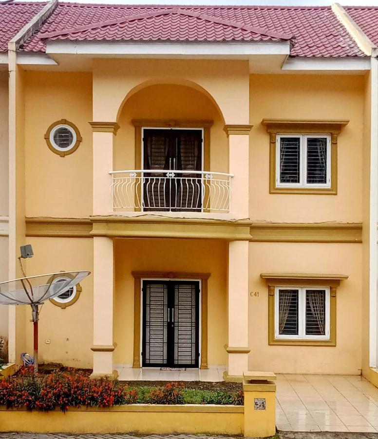 Villa Brastagi Resort Jalan Mimpin Tua Blok C No. 41 Берастаги Екстериор снимка
