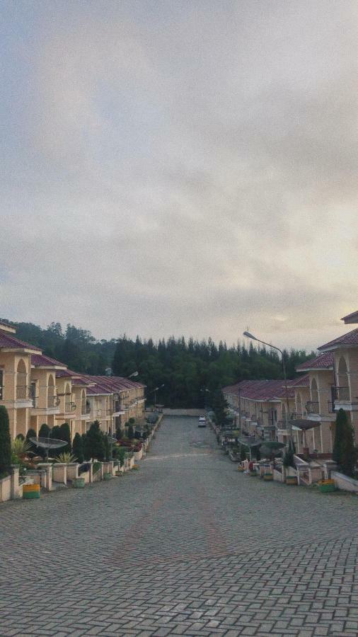 Villa Brastagi Resort Jalan Mimpin Tua Blok C No. 41 Берастаги Екстериор снимка