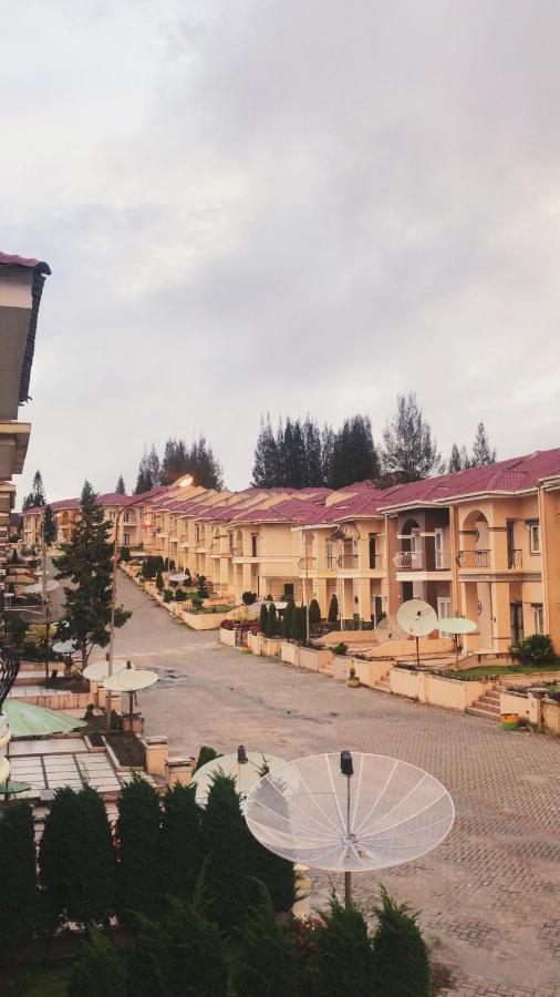Villa Brastagi Resort Jalan Mimpin Tua Blok C No. 41 Берастаги Екстериор снимка